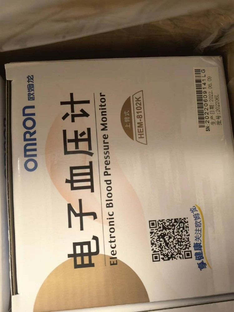 欧姆龙上臂式电子血压计HEM-8102K